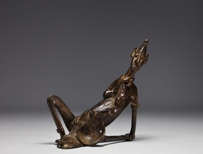 Mali - Personnage en bronze sculpté.
Poids:...