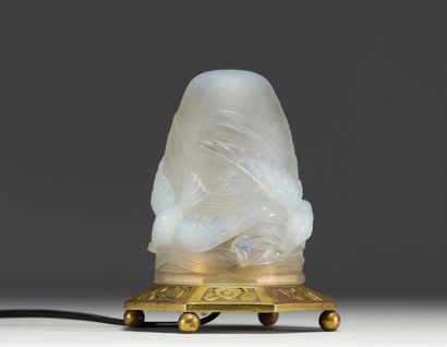 VERLYS France - Veilleuse en verre opalescent...