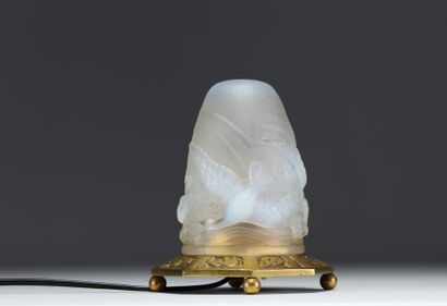 VERLYS France - Veilleuse en verre opalescent...