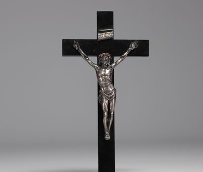 Christ en Croix en argent massif, couronne...