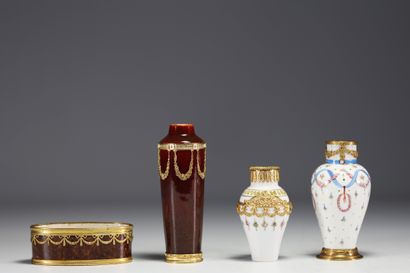 Sèvres - Ensemble de quatre vases et d'une...