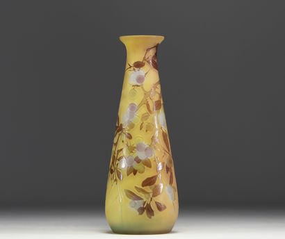 Émile GALLÉ (1846-1904) Vase en verre multicouche...