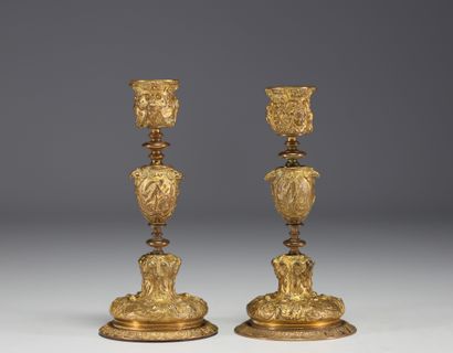 Paire de bougeoirs en bronze doré, décor...