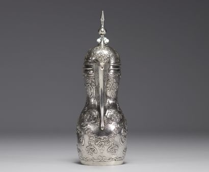 Verseuse ottomane en argent repoussé à décor...
