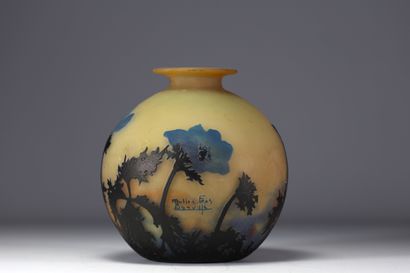 MULLER Frères Lunéville - Vase boule en verre...