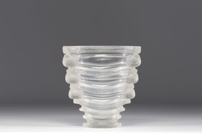 René LALIQUE (1860-1945) Vase 