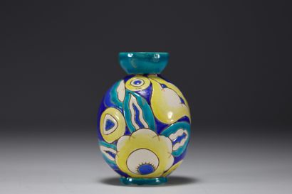 KERAMIS -Petit vase émaillé à décor de fleurs...