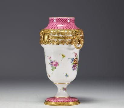 Sèvres - Ensemble de quatre vases et d'une...