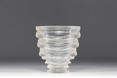René LALIQUE (1860-1945) Vase 