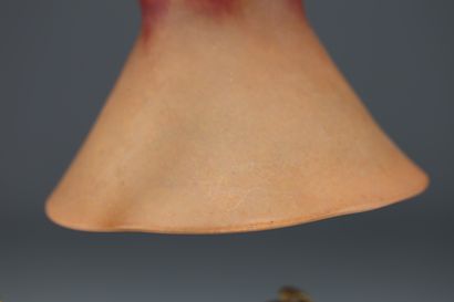 DAUM Nancy - Lampe tulipe en verre marmoréen,...