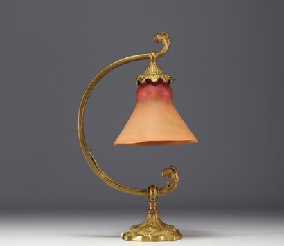 DAUM Nancy - Lampe tulipe en verre marmoréen,...