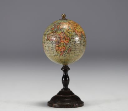 J.L. & Cie pour Lebègue à Paris - Globe terrestre...