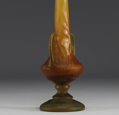DAUM Nancy - Vase soliflore en verre multicouche...