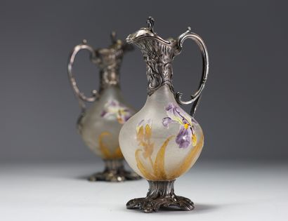 Victor SAGLIER (1840-1890) Paire d'aiguières...