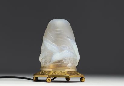 VERLYS France - Veilleuse en verre opalescent...