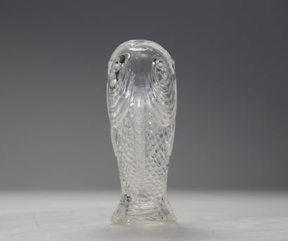 Baccarat - Vase en verre soufflé-moulé figurant...