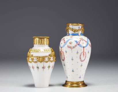 Sèvres - Ensemble de quatre vases et d'une...