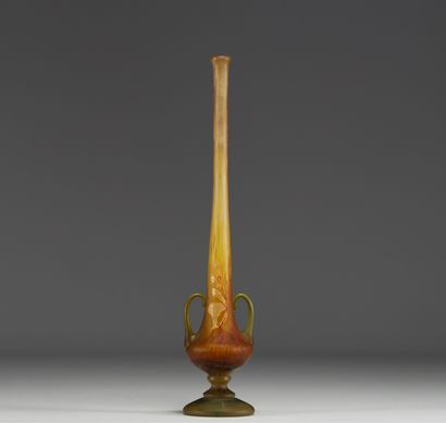 DAUM Nancy - Vase soliflore en verre multicouche...