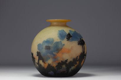 MULLER Frères Lunéville - Vase boule en verre...
