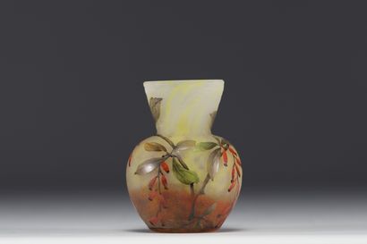DAUM Nancy - Petit vase en verre marmoréen...