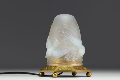 VERLYS France - Veilleuse en verre opalescent...
