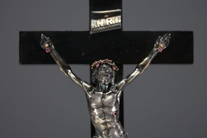 Christ en Croix en argent massif, couronne...