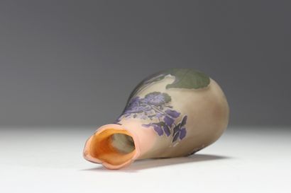 Émile GALLÉ (1846-1904) Vase en verre multicouche...