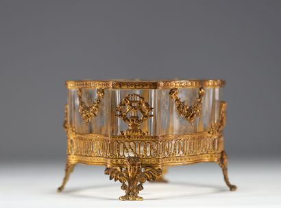 Jardinière en bronze doré et ciselé à décor...