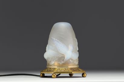 VERLYS France - Veilleuse en verre opalescent...