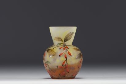 DAUM Nancy - Petit vase en verre marmoréen...