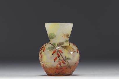 DAUM Nancy - Petit vase en verre marmoréen...
