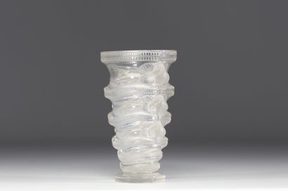 René LALIQUE (1860-1945) Vase 
