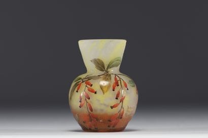 DAUM Nancy - Petit vase en verre marmoréen...