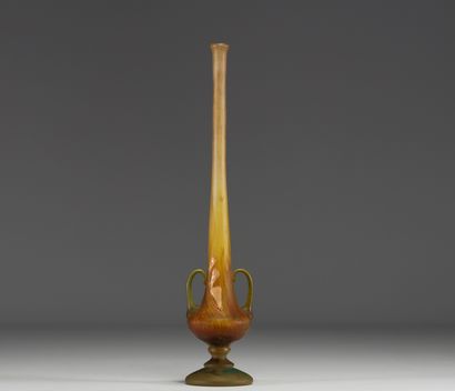 DAUM Nancy - Vase soliflore en verre multicouche...