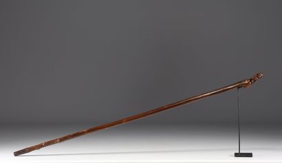 Art Populaire - Canne en bois sculpté à motif...