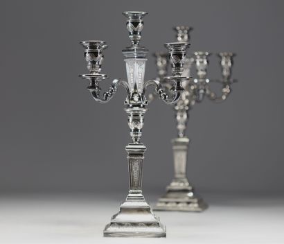 Paire de chandeliers en argent massif, cinq...