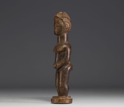 RDC - Statuette féminine Iwena en bois sculpté.
Poids:...