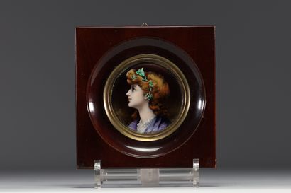 Portrait miniature en émail sur cuivre d'époque...