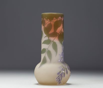 Émile GALLÉ (1846-1904) Vase en verre multicouche...