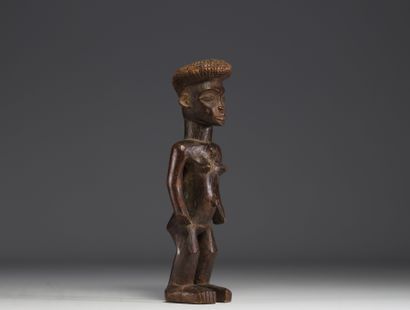 RDC - Statuette féminine Chokwé en bois sculpté.
Poids:...