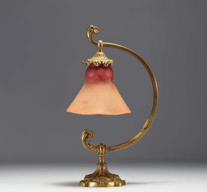 DAUM Nancy - Lampe tulipe en verre marmoréen,...