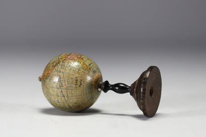 J.L. & Cie pour Lebègue à Paris - Globe terrestre...