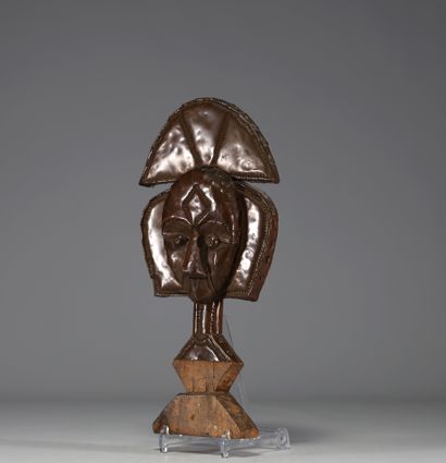 Gabon - Reliquaire Kota en bois sculpté.
Poids:...