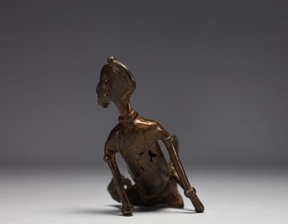 Mali - Personnage en bronze sculpté.
Poids:...