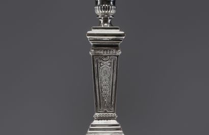 Paire de chandeliers en argent massif, cinq...