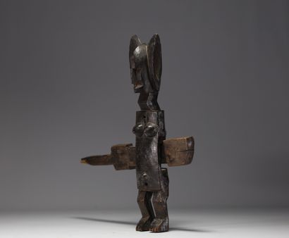 Mali - Serrure Dogon en bois sculpté.
Poids:...