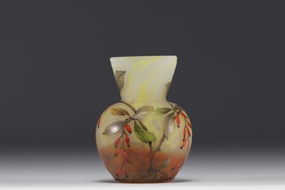 DAUM Nancy - Petit vase en verre marmoréen...