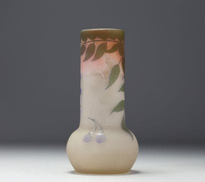 Émile GALLÉ (1846-1904) Vase en verre multicouche...