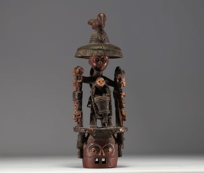 Nigéria - Grand et large masque cimier Yoruba...