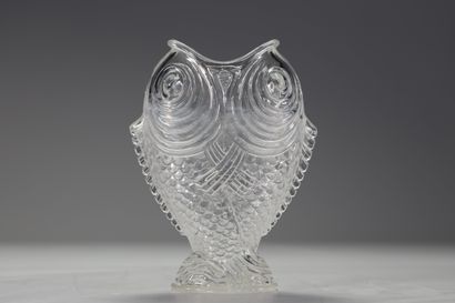 Baccarat - Vase en verre soufflé-moulé figurant...
